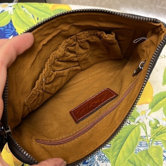 Brand New Patricia Nash Genuine Tooled Leather Blue Coral Cassini Wristlet - Picture 12 of 15